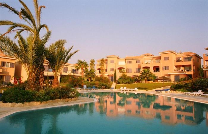 Award-Winning 3-Bedroom Apartment Near Beach Paphos Exterior foto